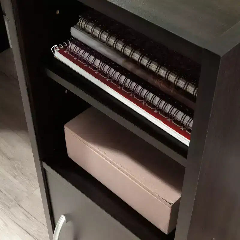 Bureau de transition avec rangement, Bureau d'étude moderne avec étagère réglable et armoire dissimulée, Bureau d'écriture pour bureau à domicile et petits espaces, Marron foncé