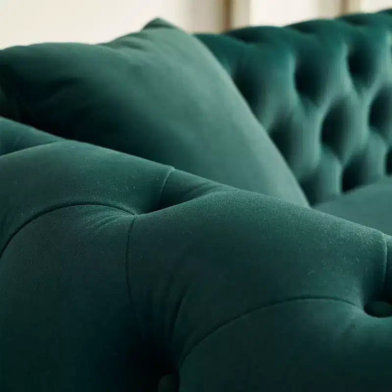 Canapé Chesterfield capitonné de luxe moderne de 86 pouces, canapé 3 places avec accoudoirs roulés et garniture dorée pour salon, chambre ou appartement