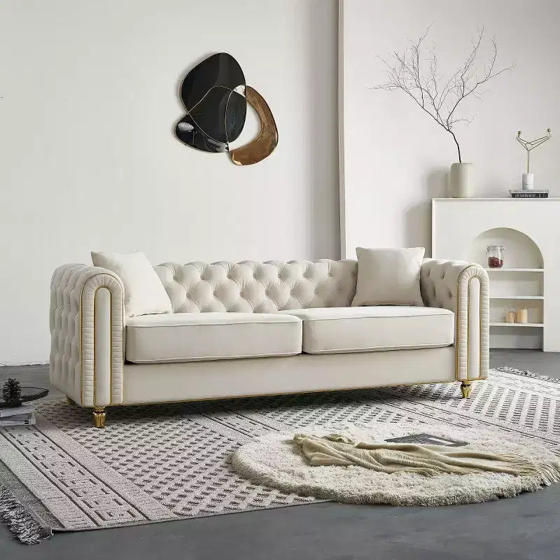 Canapé Chesterfield capitonné de luxe moderne de 86 pouces, canapé 3 places avec accoudoirs roulés et garniture dorée pour salon, chambre ou appartement