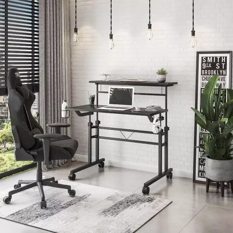 Bureau d'écriture roulant avec plateau réglable en hauteur, étagère mobile, roulettes verrouillables, porte-gobelet et support pour casque, idéal pour le bureau