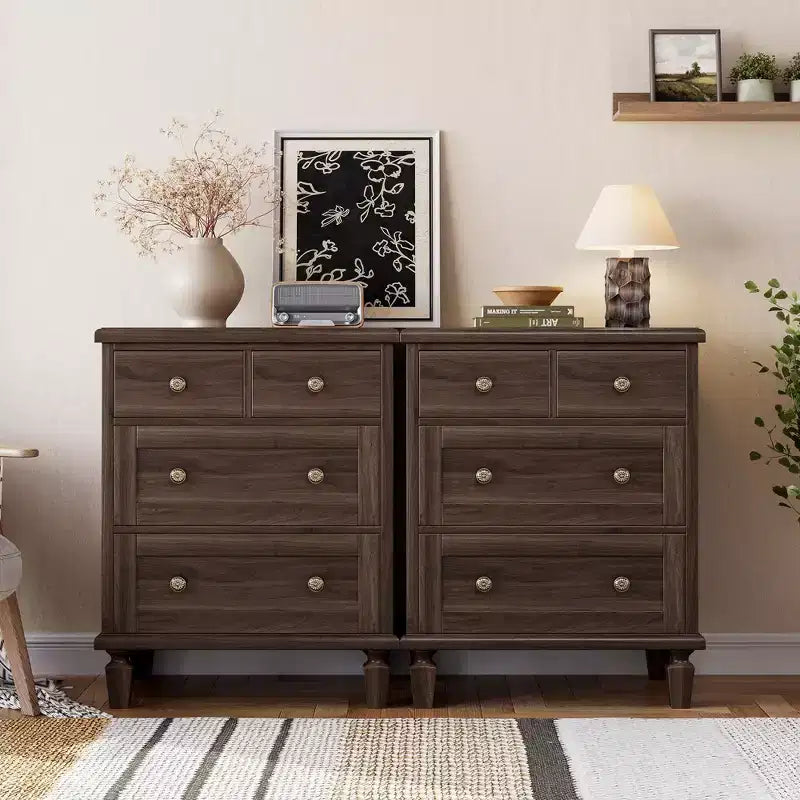 4-Drawer Vintage Wooden Dresser with Carved Handles & Tapered Legs, Spacious Storage Chest of Drawers for Bedroom, Living Room & Entryway