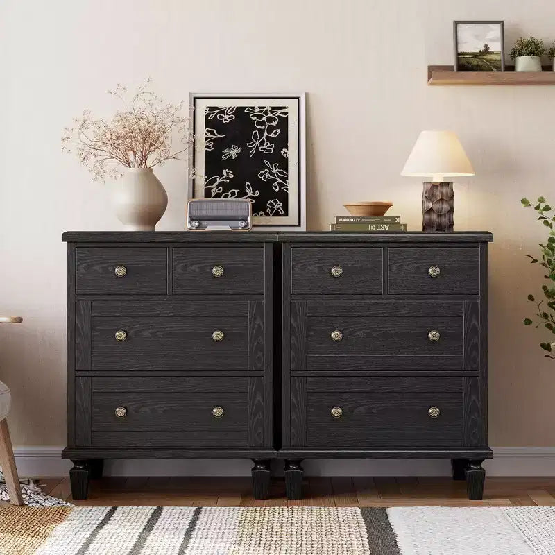 4-Drawer Vintage Wooden Dresser with Carved Handles & Tapered Legs, Spacious Storage Chest of Drawers for Bedroom, Living Room & Entryway
